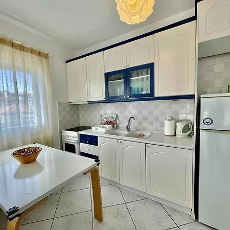 Maria's Sunshine Place *